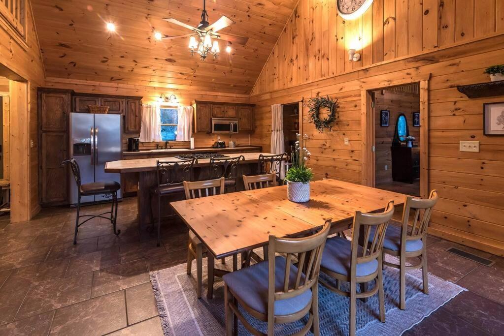 Private Creekside Cabin+Hot Tub,Pool Table, & Pets Ellijay Dış mekan fotoğraf