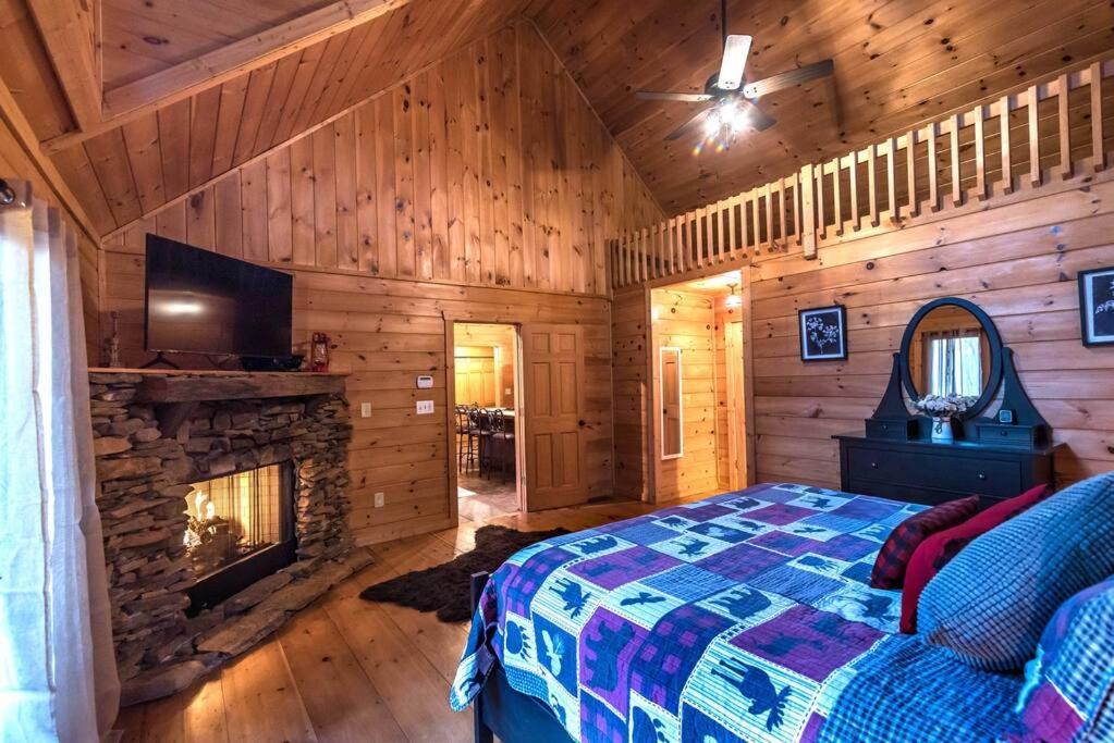 Private Creekside Cabin+Hot Tub,Pool Table, & Pets Ellijay Dış mekan fotoğraf