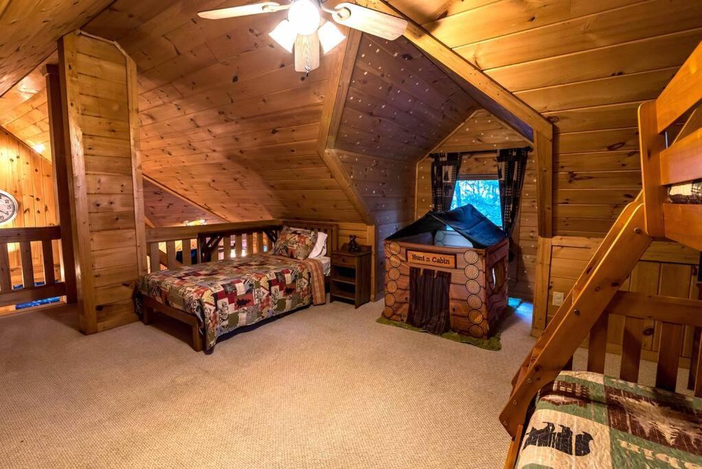 Private Creekside Cabin+Hot Tub,Pool Table, & Pets Ellijay Dış mekan fotoğraf