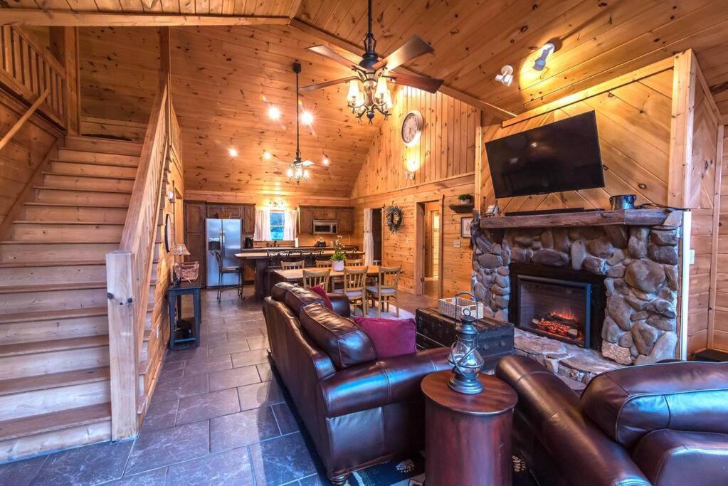 Private Creekside Cabin+Hot Tub,Pool Table, & Pets Ellijay Dış mekan fotoğraf