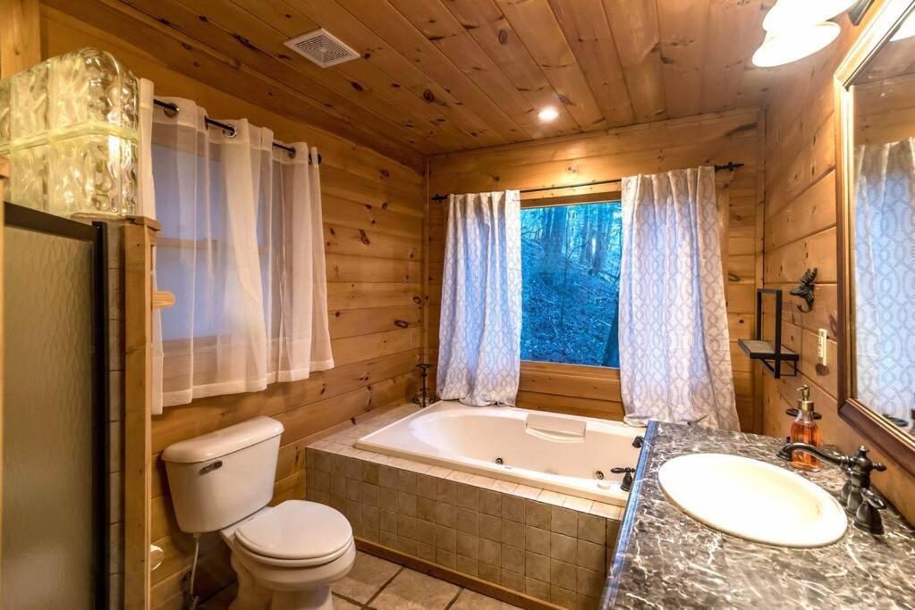 Private Creekside Cabin+Hot Tub,Pool Table, & Pets Ellijay Dış mekan fotoğraf