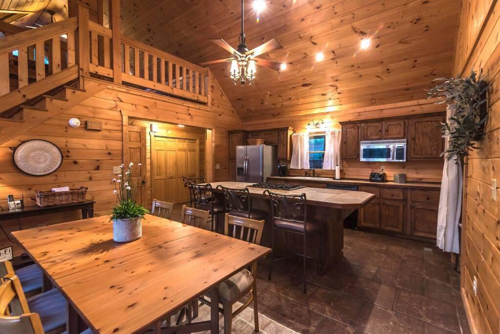 Private Creekside Cabin+Hot Tub,Pool Table, & Pets Ellijay Dış mekan fotoğraf