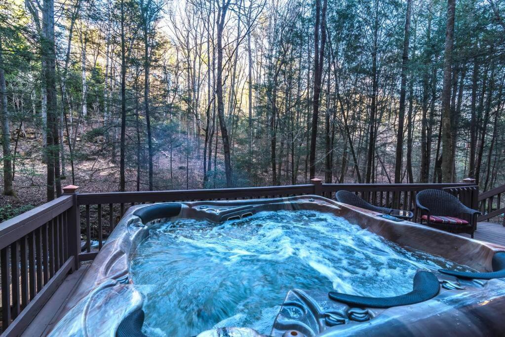 Private Creekside Cabin+Hot Tub,Pool Table, & Pets Ellijay Dış mekan fotoğraf